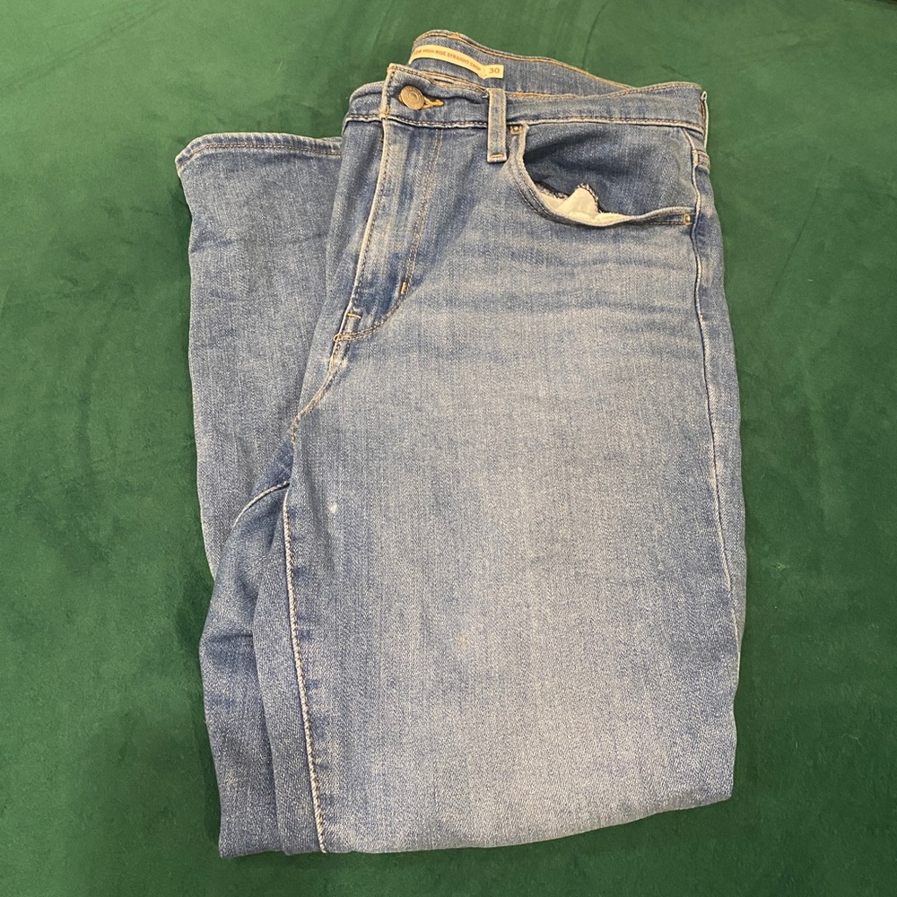 Levi’s 724 high rise crop in EUC! - Picture 3 of 3
